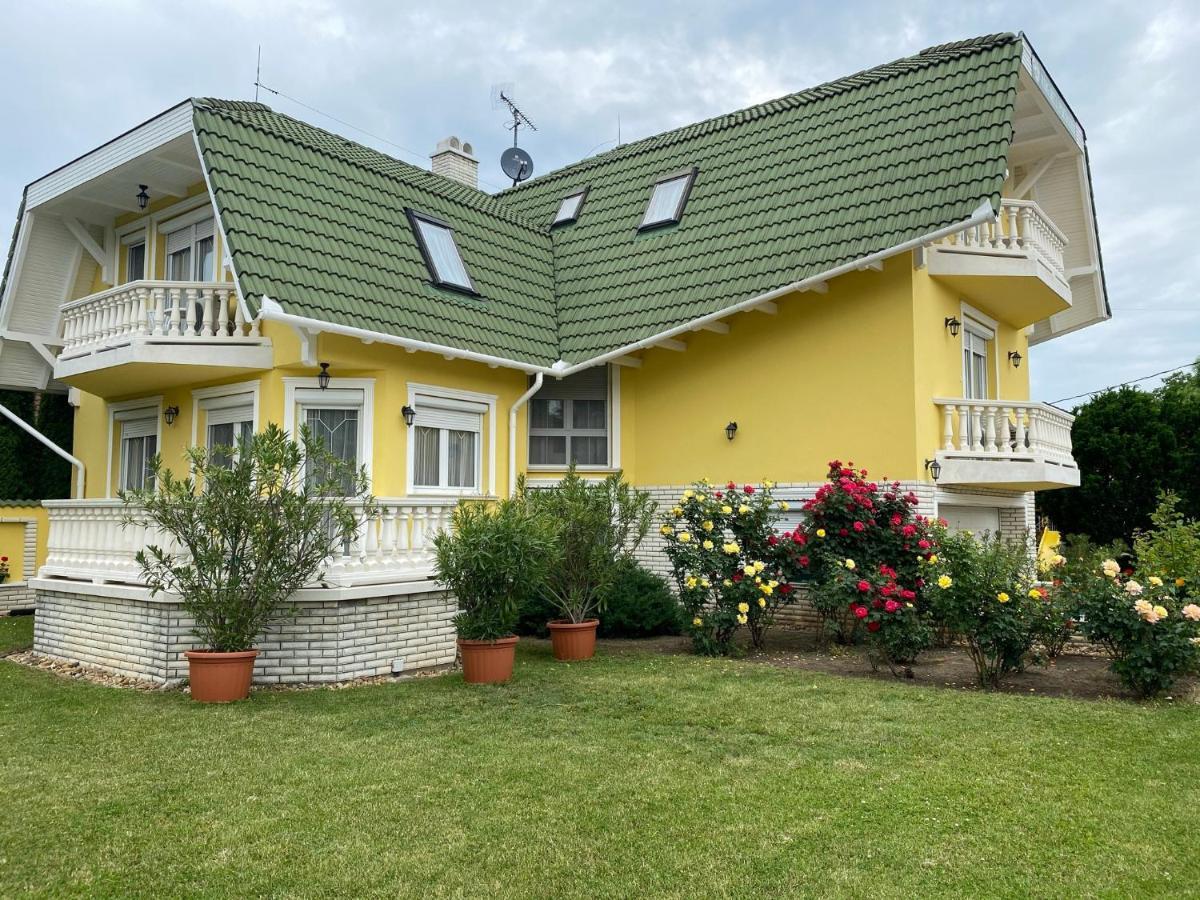 Margareta Apartmanhaz Apartment Hajduszoboszlo Bagian luar foto