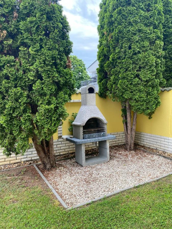 Margareta Apartmanhaz Apartment Hajduszoboszlo Bagian luar foto